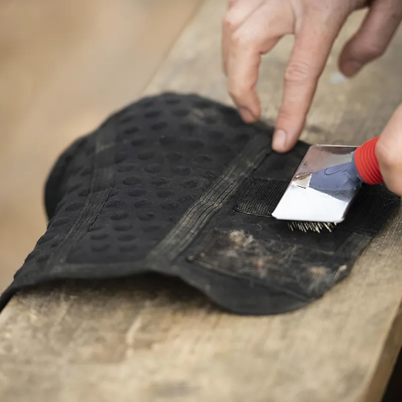 Equilibrium Hook Cleaner Brush - Red-1