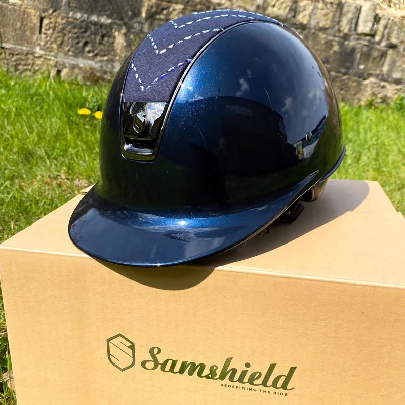 Samshield Shadow Glossy Helmet  with Holographic Chevron Top Navy-2