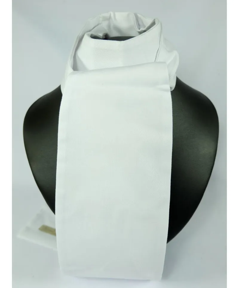 ShowQuest Untied Hunt Stock in White