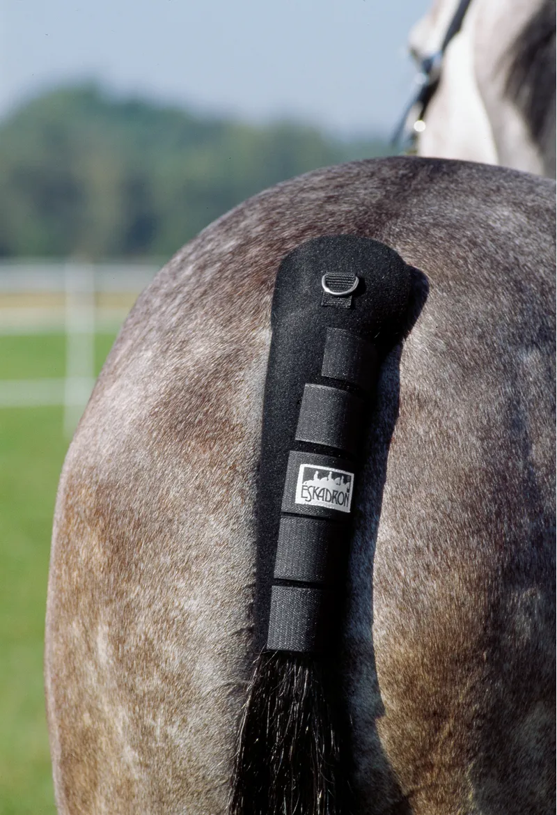 Eskadron Tail Guard Black