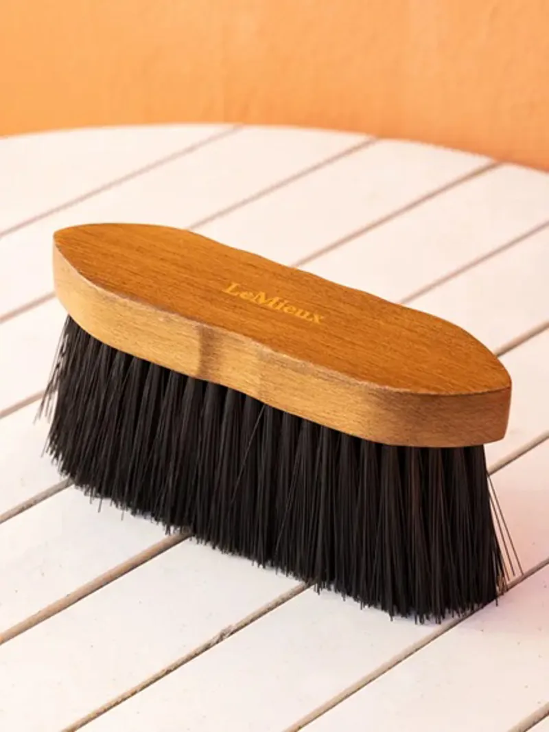 LeMieux Artisan Flick Brush Brown-2