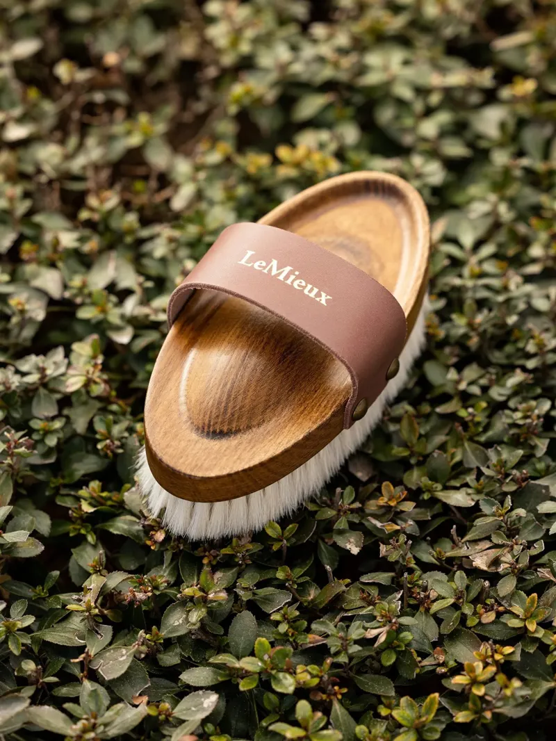 LeMieux Artisan Soft Goats Hair Brush Brown-1