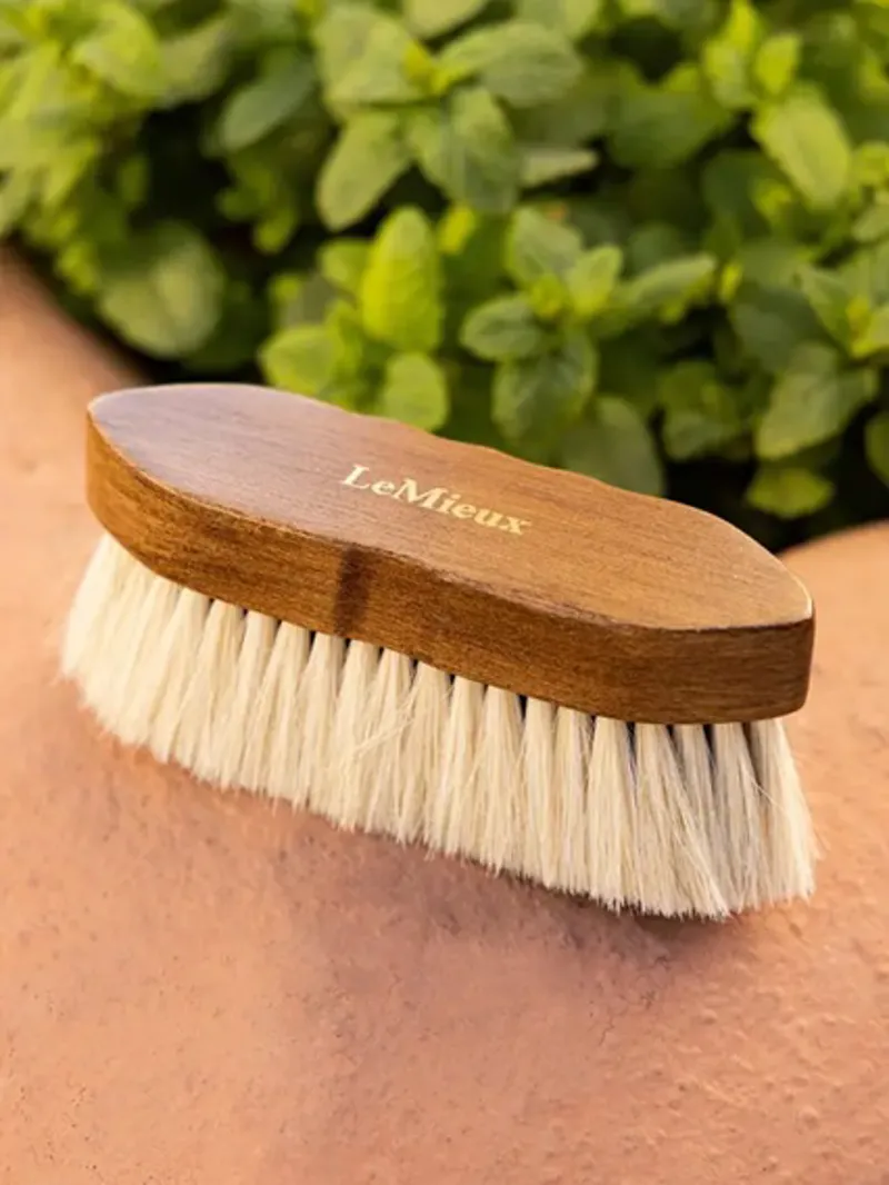 LeMieux Artisan Soft Finishing Brush Brown-1