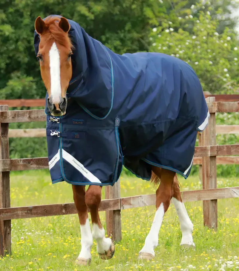 Titan 200g Turnout Rug With Snug-Fit Neck Cover / Navy